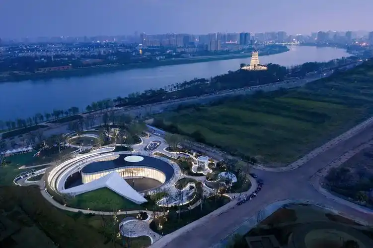 下沉式广场设计以退为进地上地下建筑与景观立体空间自然相融