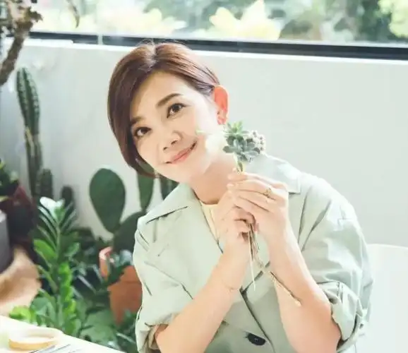 离婚5年后,梁静茹又要开始相信爱情了?_腾讯新闻