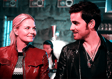 影视相视一笑美女帅哥gif动图_动态图_表情包下载_soogif