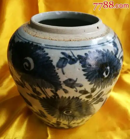 明代中晚期青花罐