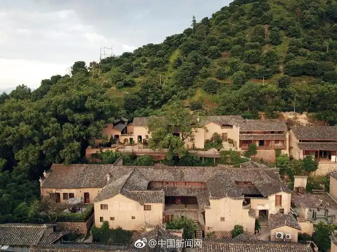 丽水400年土房重获新生,古村落变身民宿,书吧