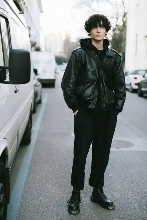 30-40岁男士穿搭,白色牛仔休闲裤怎么搭配?