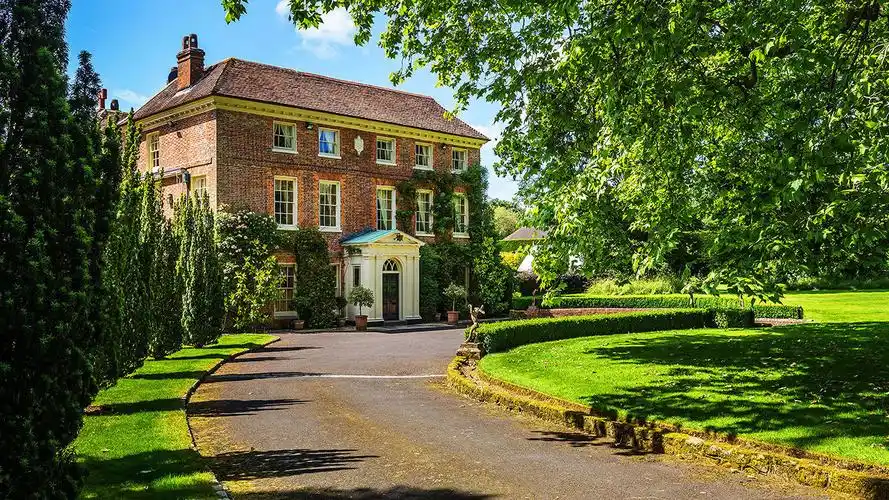 每日豪宅 | 英格兰乡村的乔治亚风格红砖别墅 - mansion global