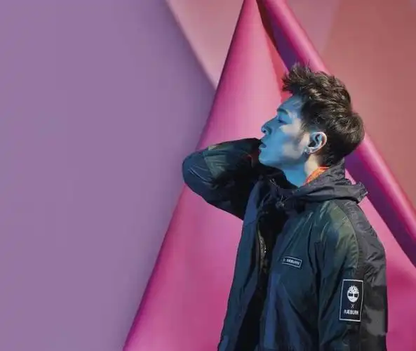 夺金钟视帝却遭狠批潘玮柏沮丧自认「废物」:活着为了什么?