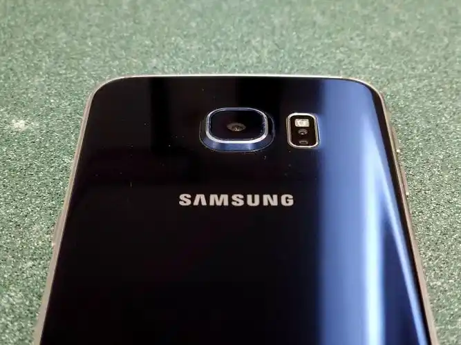 范思辙 的想法: 三星s6edge | 梦中情机系列,当年真的很嗨火,一个月