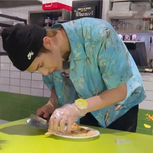 一些女友视角的王一博,已经代入了|王一博_新浪新闻