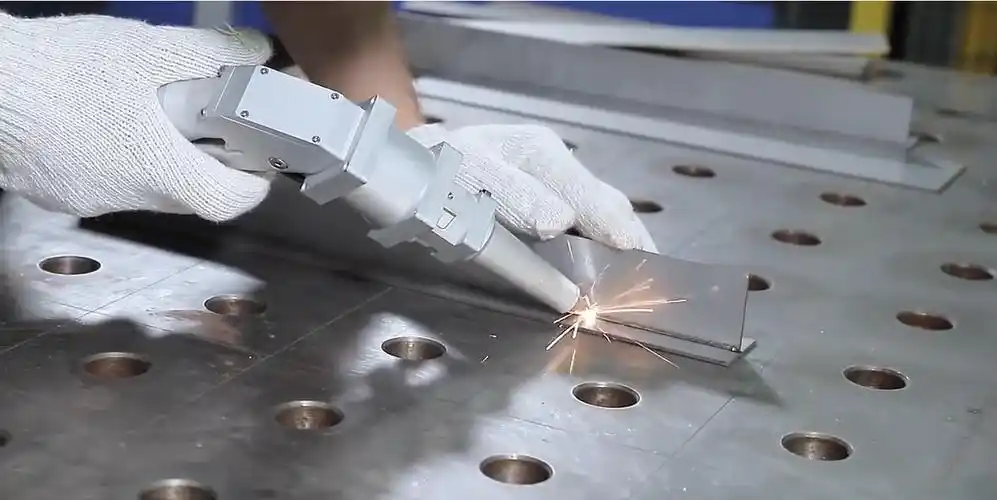 连续手持式数控光纤激光焊接机 raycus max 不锈钢金属板管