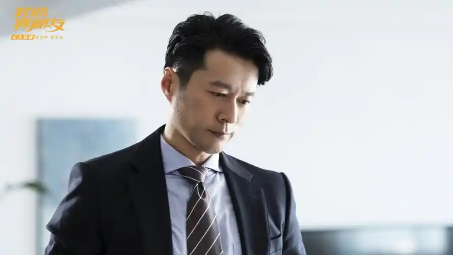 演员谭凯喝娃哈哈缅怀宗庆后结果却被网友批评是在蹭热度