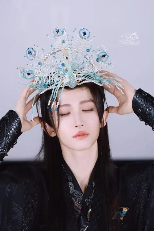 刘宇穿古装签售#ly#刘宇十方艺念上海签售会#闭着眼睛微张嘴唇,是要