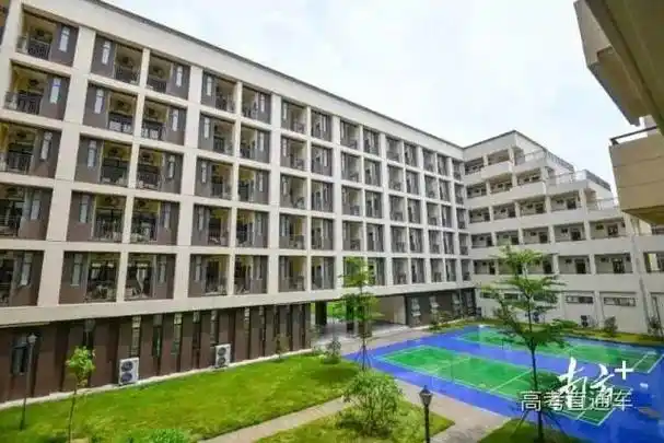 (宿舍楼外观)北欧绿和莫兰迪绿色的搭配,稳重冷淡之中又带了一点青春