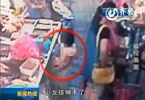 十岁女孩盗窃手法娴熟 中年妇女作掩护(图)