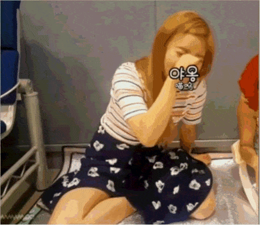 打歌舞台摸胸亲吻吃泡面,你一定没见过这么污的韩国女团!