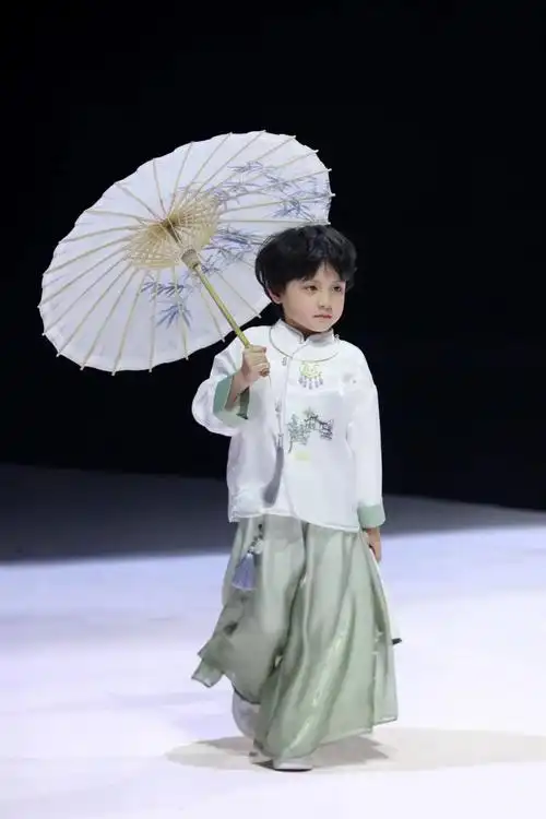 国潮兴起 新中式为传统文化换"新衣"-服装one▪一味-cfw服装设计