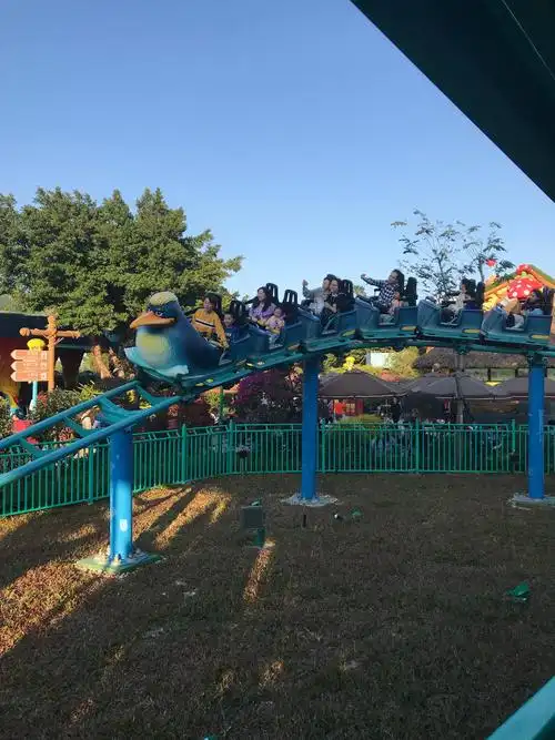 适合小孩子的企鹅过山车.
