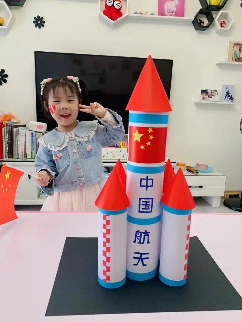 用喝完的矿泉水瓶和废旧卡纸做个神州火箭为祖国加油94#亲子手 - 抖
