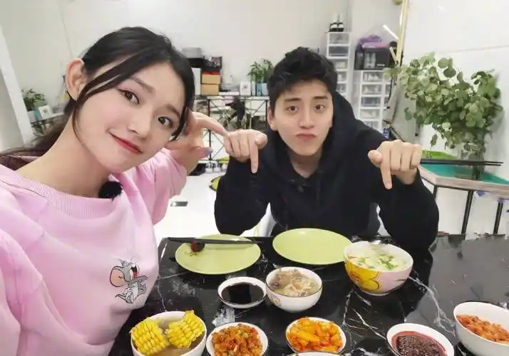 原创明星本名林允叫费霞赵今麦叫赵頔麦任嘉伦叫国超竟连杨紫也是艺名