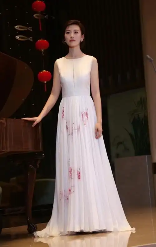 常思思助阵中国风音乐会 压轴献唱《秋水长天》