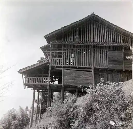 蒋建雄:融水苗族民居吊脚楼