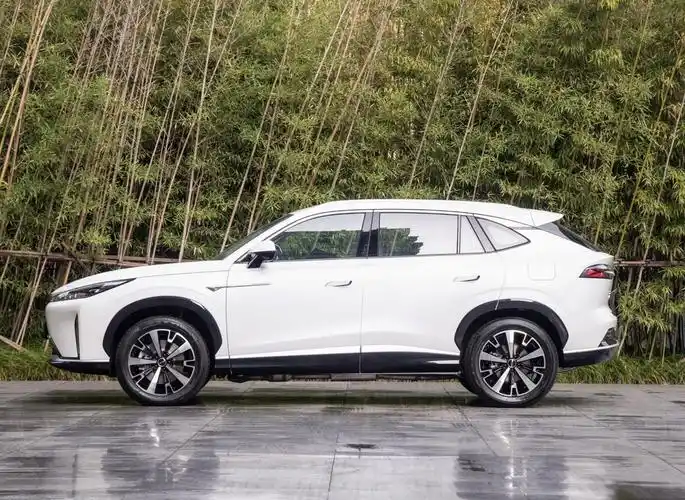 荣威d5x dmh插电混动紧凑型suv,满油满电综合续航可达1300公里