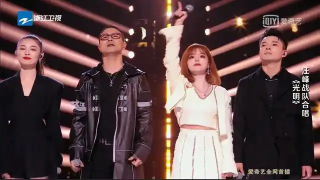 中国好声音汪峰队和廖昌永队开场曲就比出境界来了