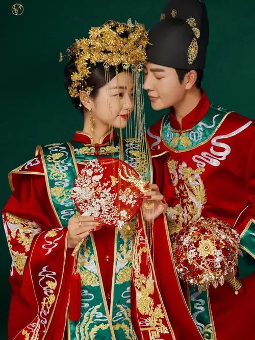 古代结婚的仪式感凤冠霞帔中式婚纱照