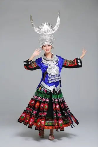 2020新款云南少数民族服装女成人舞蹈演出服民族风表演服饰演出服