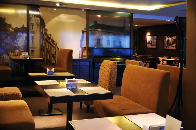 餐厅咖啡厅饭店情调西餐厅座位