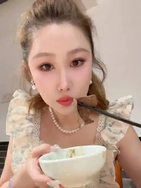 小馋猫妍希queenie的微博视频