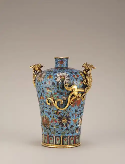 铜胎掐丝珐琅镶螭龙缠枝莲纹梅瓶