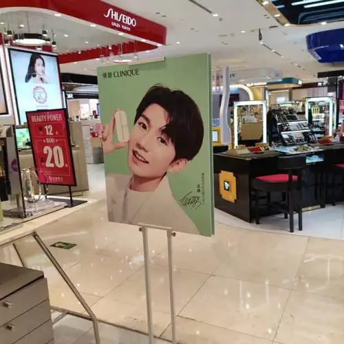 倩碧代言人王源