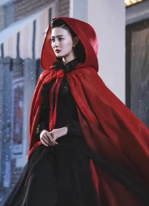 第五位就是《沙海》之中泓萱出演的尹南风,她和霍秀秀颜值都是挺高的.