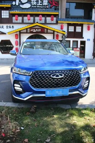 蓝色本身就是一个带有时尚色彩的颜色,所以蓝色的全新一代瑞虎7确实看