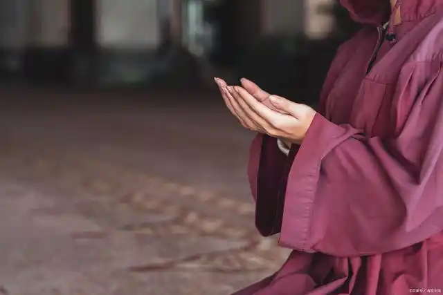 舍财不是礼佛悟道的捷径,裸捐588万不过是求佛心切的一时冲动