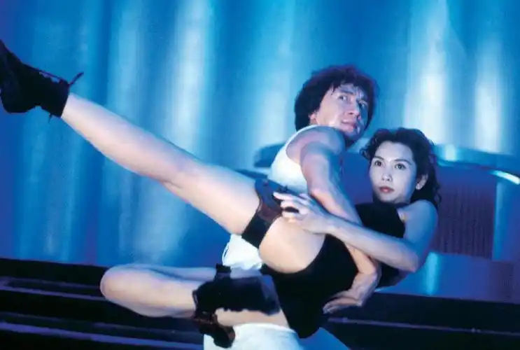 成龙《城市猎人》打斗场面滑稽搞笑 每段都是经典