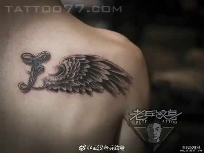 纹身          0 喜欢         浏览           后背黑灰翅膀