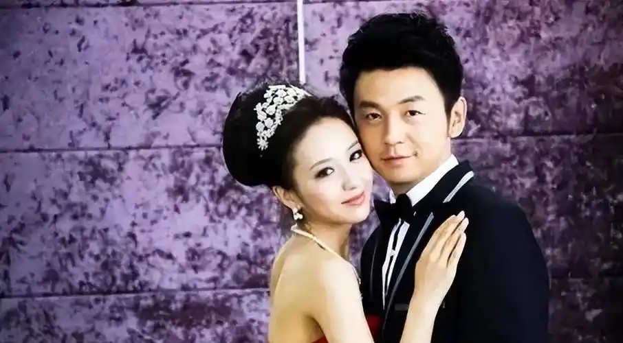 雷佳音为何出道18年无绯闻,看看妻子是谁就知道了?