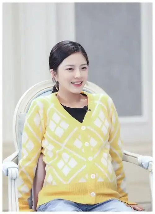 杜淳妻子王灿晒与小蛋饺过六一照网友第二张是李小璐