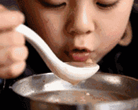 油茶勺子小孩好喝gif动图_动态图_表情包下载_soogif