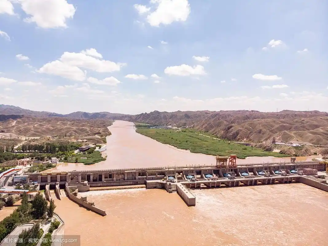 航拍青铜峡水电站