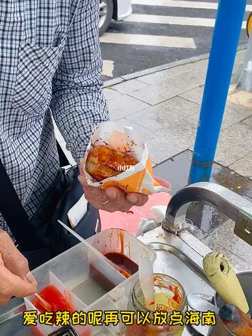 海口东站对面阿叔推车搞的鸡蛋汉堡我爱了