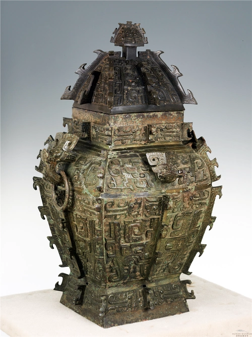 p>商皿方罍(léi),为 a target="_blank" href="/item/商代/9859787"