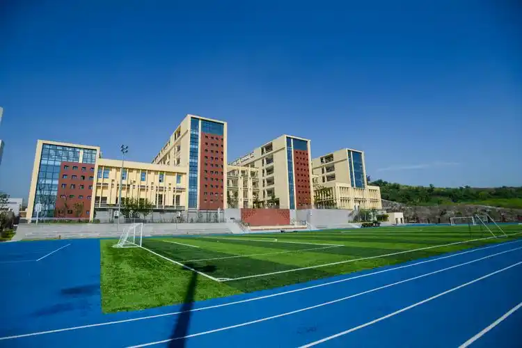 重庆大学城第四中学