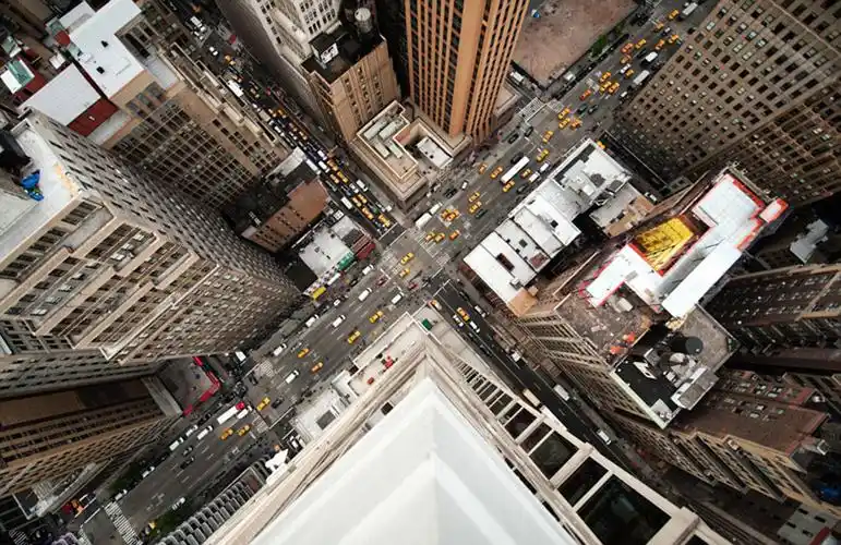 摄影师登摩天大楼俯拍大都市街景组图