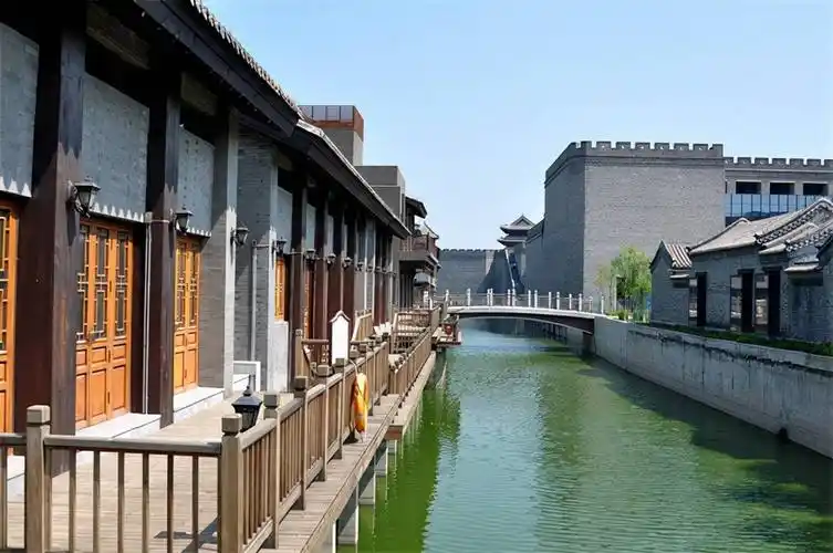 原创天津北塘古镇钉子户索要天价拆迁款遭拒如今房子装满垃圾