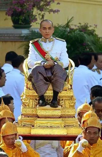 柬埔寨国王西哈莫尼名副其实的钻石王老五68岁了为何还未娶妻