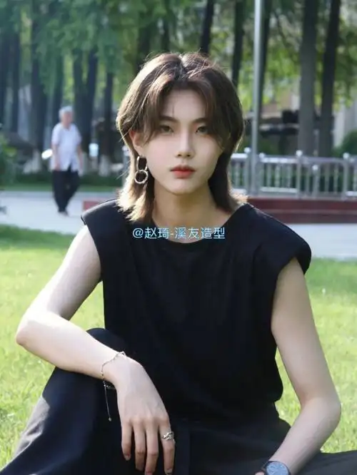 酷酷女生鲻鱼头