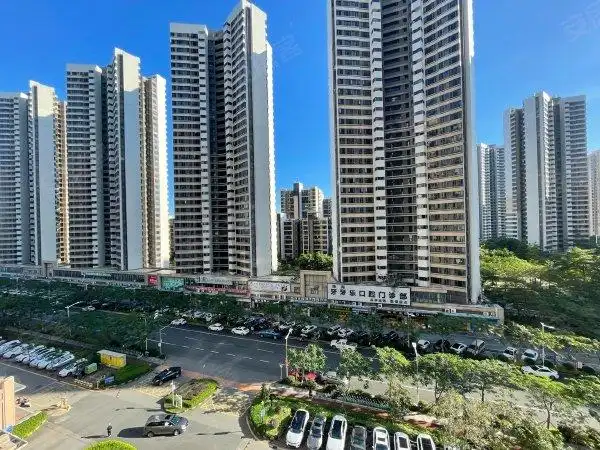 珠海金湾航空新城保利香槟国际这套房子的小区位于航空新城核心位置