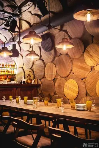 个性小酒吧装修背景墙设计样板