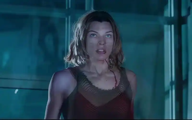 生化危机女战神爱丽丝,米拉乔沃维奇性感与气质并存.