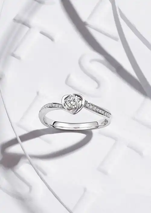 tsl谢瑞麟18k金钻石戒指爱心戒指女款结婚求婚ba89911号圈口